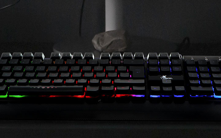 Teclado Gamer KlipXtreme Armiger con iluminación RGB multicolor